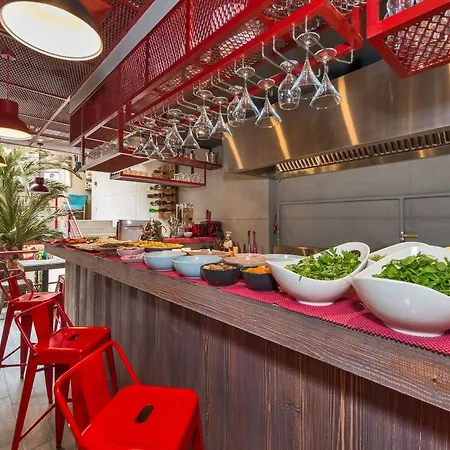 Taksim Nis - Istiklal Street