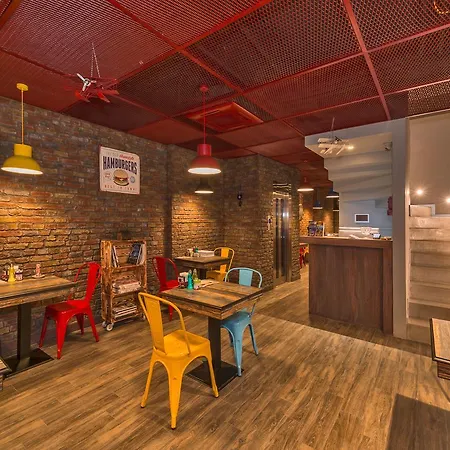 Hotel Taksim Nis - Istiklal Street