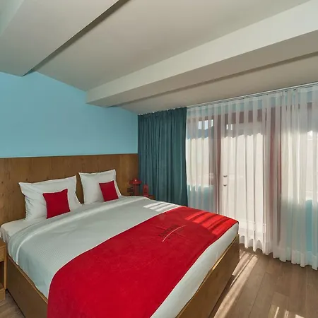 Taksim Nis - Istiklal Street Istanbul