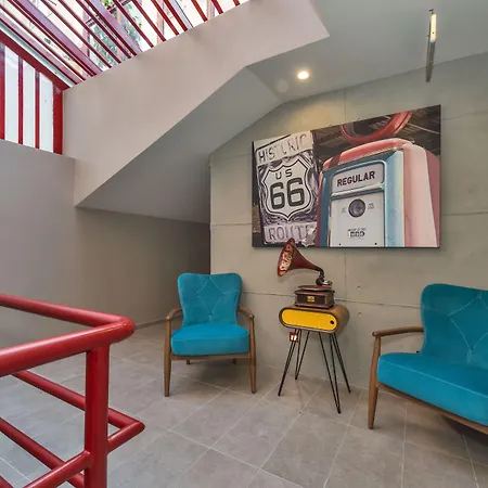 Taksim Nis - Istiklal Street