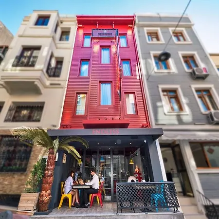 Taksim Nis - Istiklal Street Istanboel