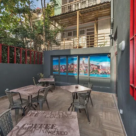 Taksim Nis - Istiklal Street Istambul