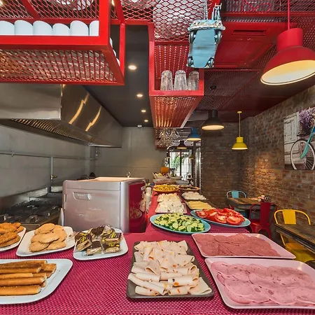 Taksim Nis - Istiklal Street Istanboel